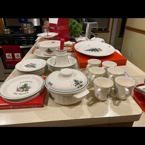 Nikko is best design of Christmas China from Japan - Picture 1 of 6